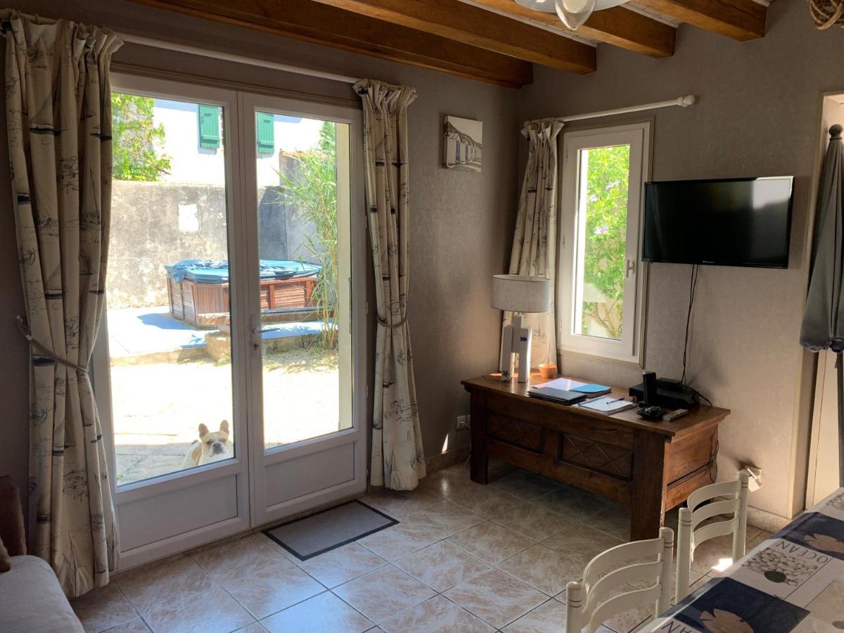 Maison De Pays Au Centre Du Village سان مارتن دو ر المظهر الخارجي الصورة