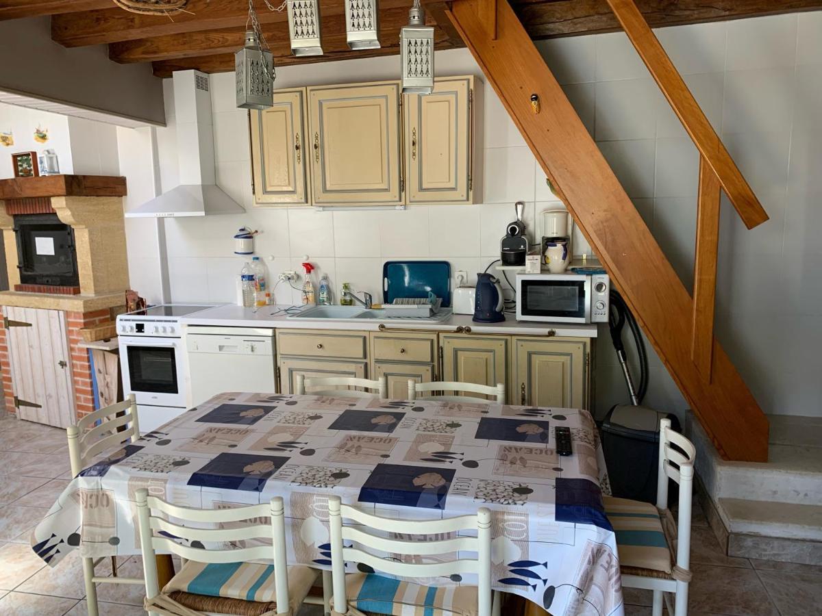 Maison De Pays Au Centre Du Village سان مارتن دو ر المظهر الخارجي الصورة