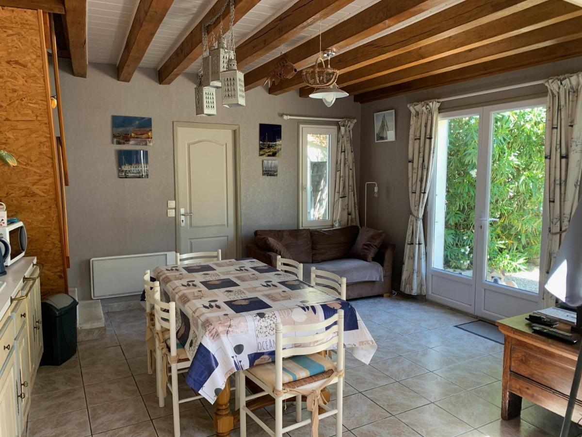 Maison De Pays Au Centre Du Village سان مارتن دو ر المظهر الخارجي الصورة